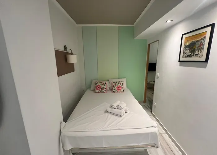 Hidden Garden 2br With Patio Apartament Saloniki
